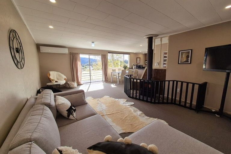 Photo of property in 22b Hillside Drive, Maoribank, Upper Hutt, 5018