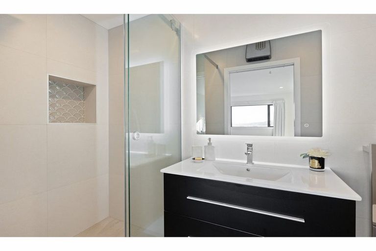 Photo of property in 72 Cannon Hill Crescent, Mount Pleasant, Christchurch, 8081