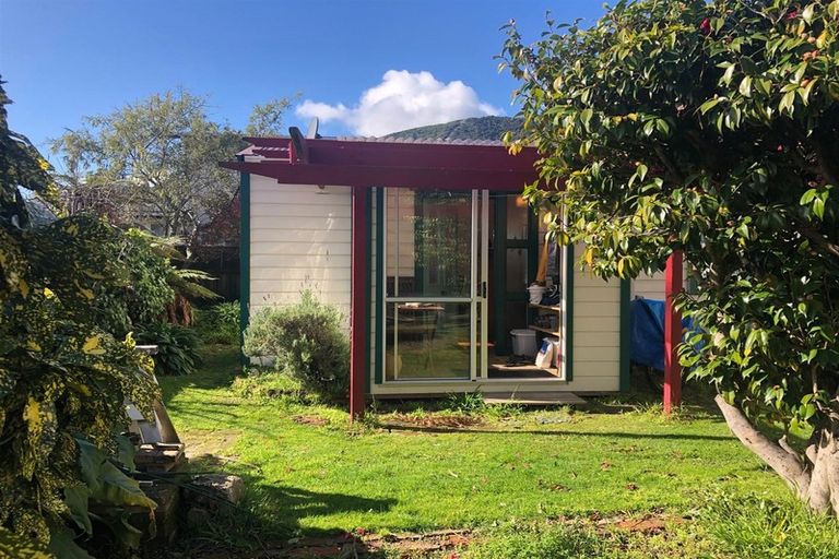 Photo of property in 24 Devon Street, Picton, 7220