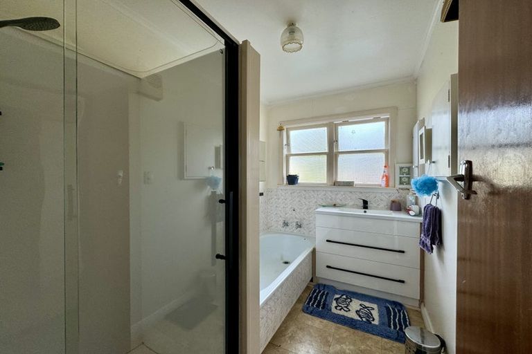 Photo of property in 16 Ernest Street, Ranui, Porirua, 5024