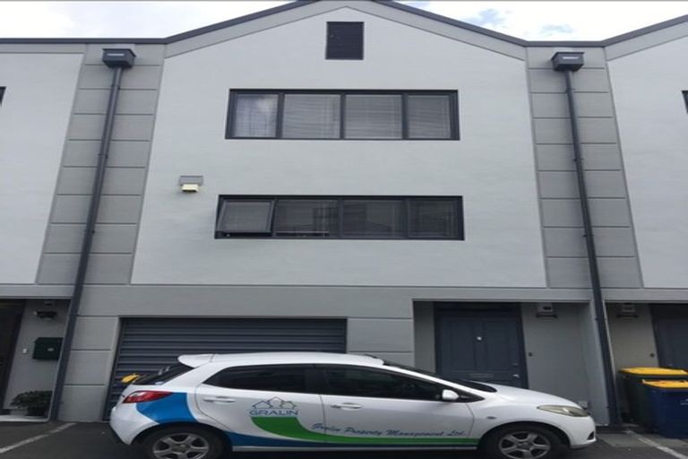 Photo of property in Krisley Court, 1/6 Ambrico Place, New Lynn, Auckland, 0600