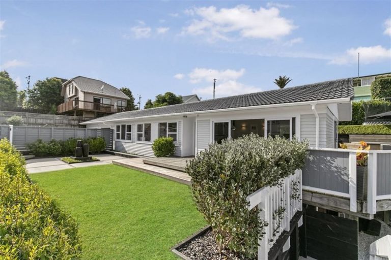 Photo of property in 6 Stott Avenue, Birkdale, Auckland, 0626