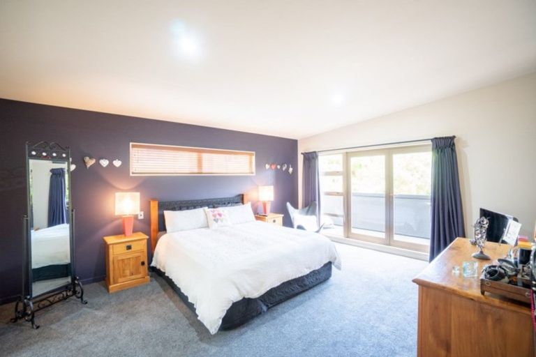 Photo of property in 67 Atawhai Road, Fitzherbert, Palmerston North, 4410