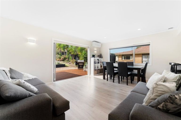 Photo of property in 79 John Downs Drive, Browns Bay, Auckland, 0630