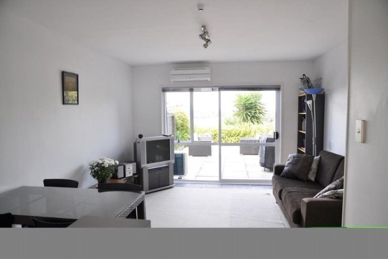 Photo of property in 9/72 Kitchener Road, Milford, Auckland, 0620