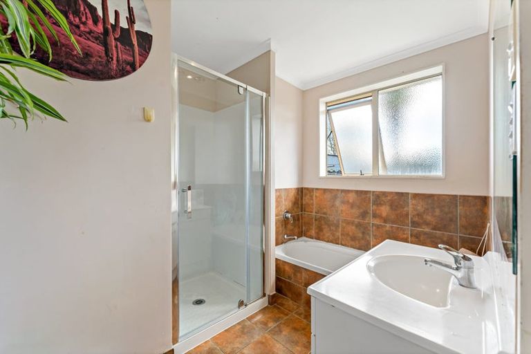 Photo of property in 13 Piriti Place, Weymouth, Auckland, 2103