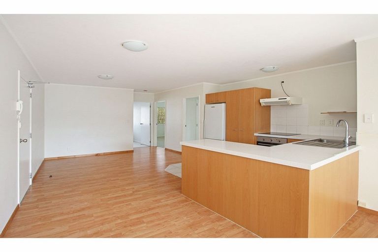 Photo of property in The Haven, 39/120 Beach Haven Road, Beach Haven, Auckland, 0626