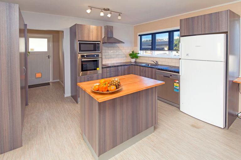 Photo of property in 7 Langton Road, Stanmore Bay, Whangaparaoa, 0932