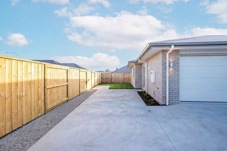 Photo of property in 19a Silverwood Lane, Leamington, Cambridge, 3495