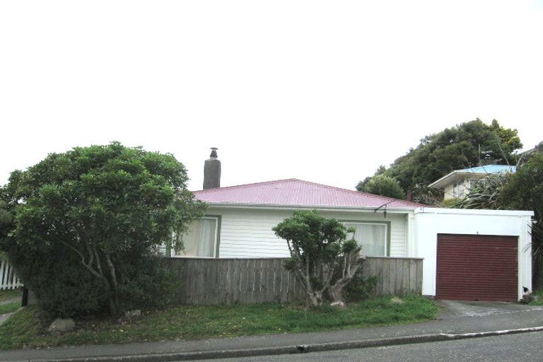 Photo of property in 3 Catherine Crescent, Paparangi, Wellington, 6037