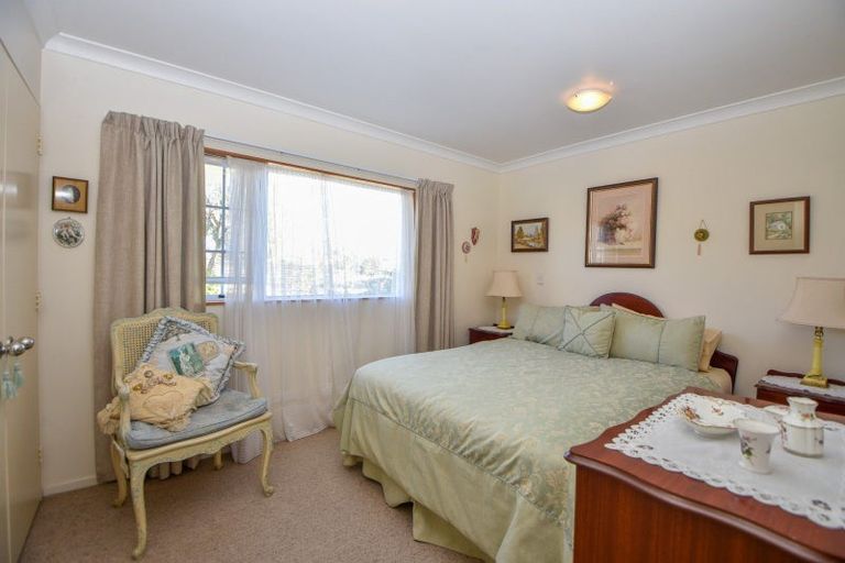 Photo of property in 72 Pembroke Street, Carterton, 5713