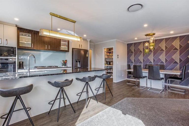 Photo of property in 14 Kaiaho Close, Aotea, Porirua, 5024