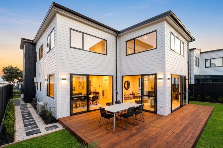 Photo of property in 7 Picnic Point Road, Hobsonville, Auckland, 0616