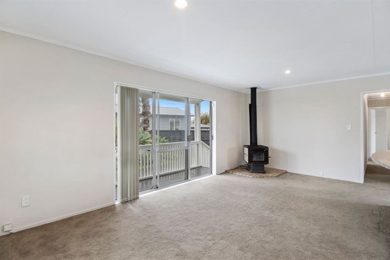 Photo of property in 17 Hindmarsh Street, Henderson, Auckland, 0612