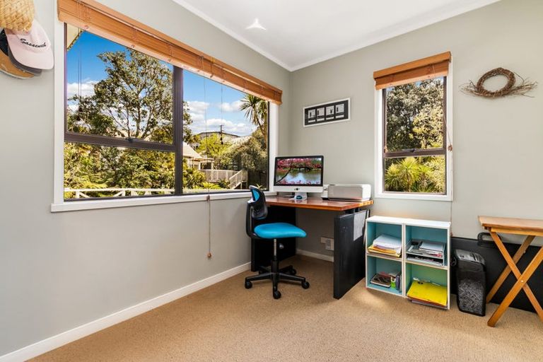 Photo of property in 2/41 Lyons Avenue, Murrays Bay, Auckland, 0630