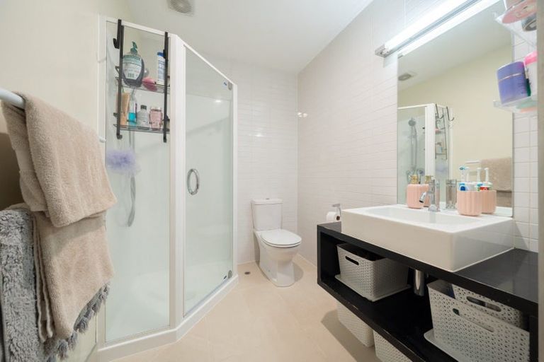 Photo of property in 1/20 Main Road, Tawa, Wellington, 5028