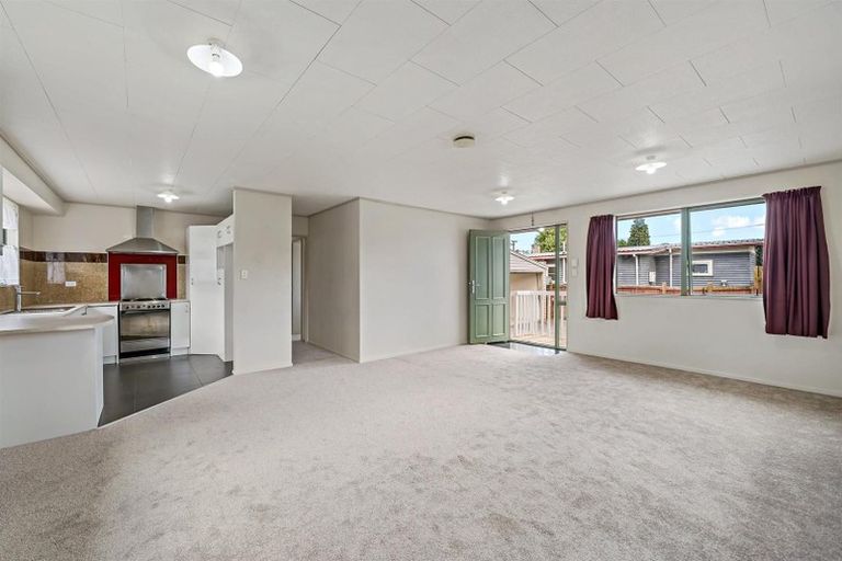 Photo of property in 11a Keeling Road, Henderson, Auckland, 0612