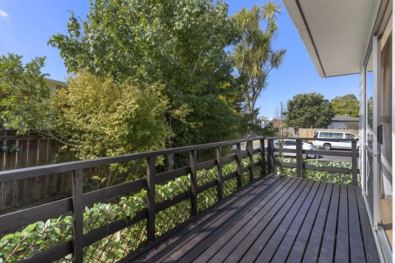 Photo of property in 6 Mannering Place, Hillcrest, Auckland, 0627