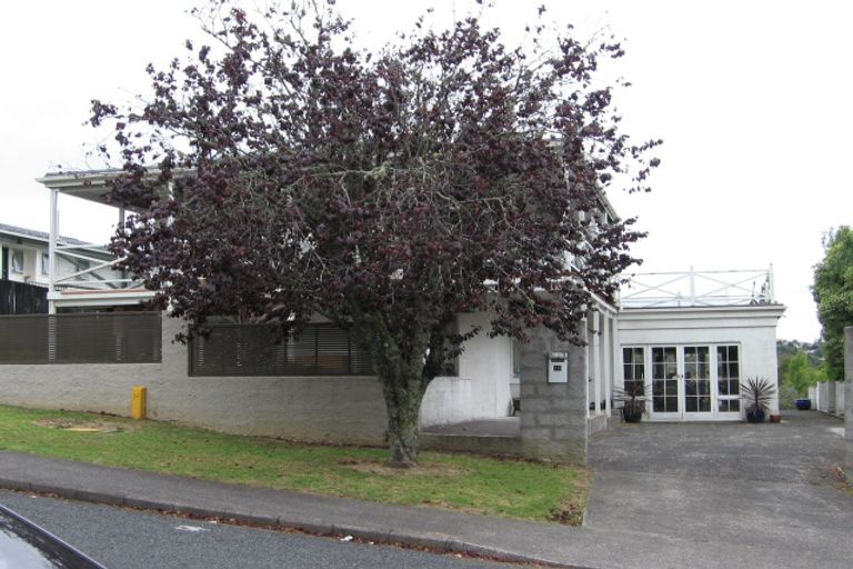 Photo of property in 10 Beaudine Avenue, Glenfield, Auckland, 0629