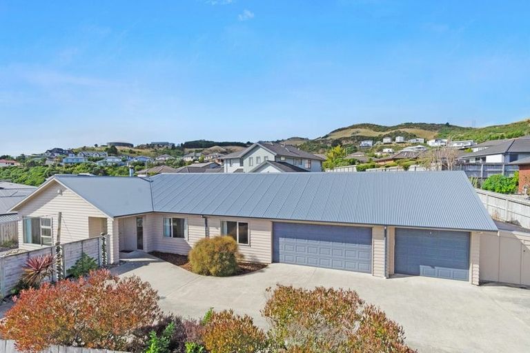 Photo of property in 99 Bing Lucas Drive, Tawa, Wellington, 5028
