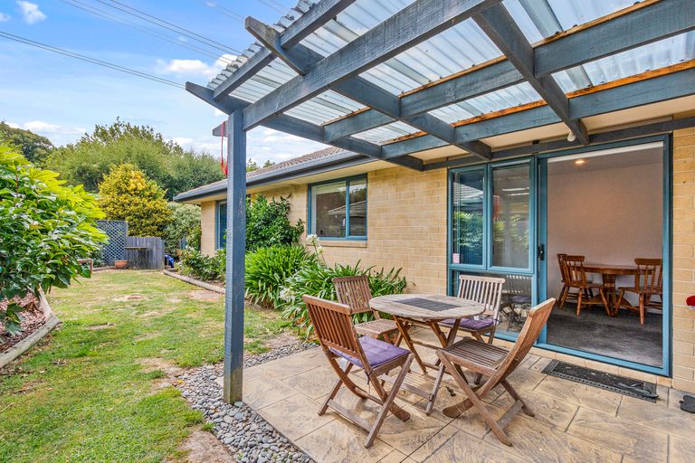 Photo of property in 12 Showgate Avenue, Sockburn, Christchurch, 8042