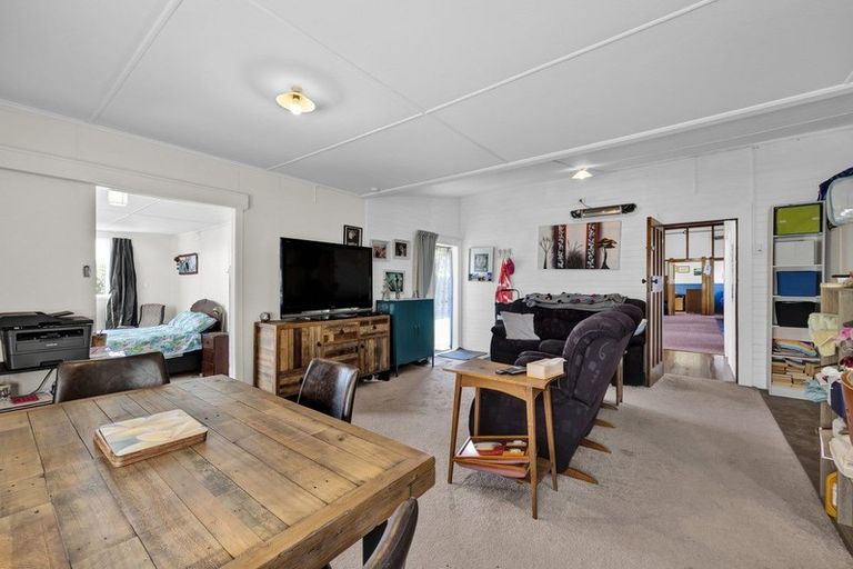 Photo of property in 433 Waihi Road, Normanby, Hawera, 4614