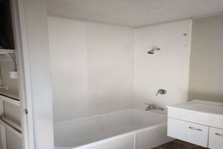 Photo of property in 42c Candia Road, Swanson, Auckland, 0614