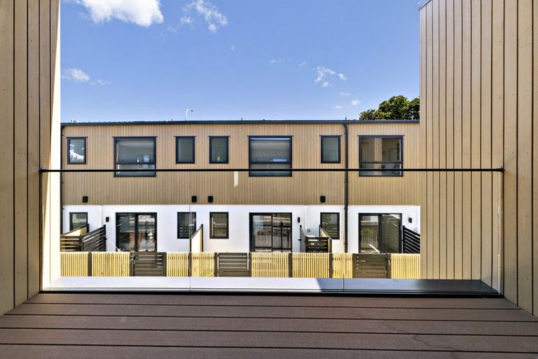 Photo of property in 7/92 Cambridge Terrace, Waterloo, Lower Hutt, 5011