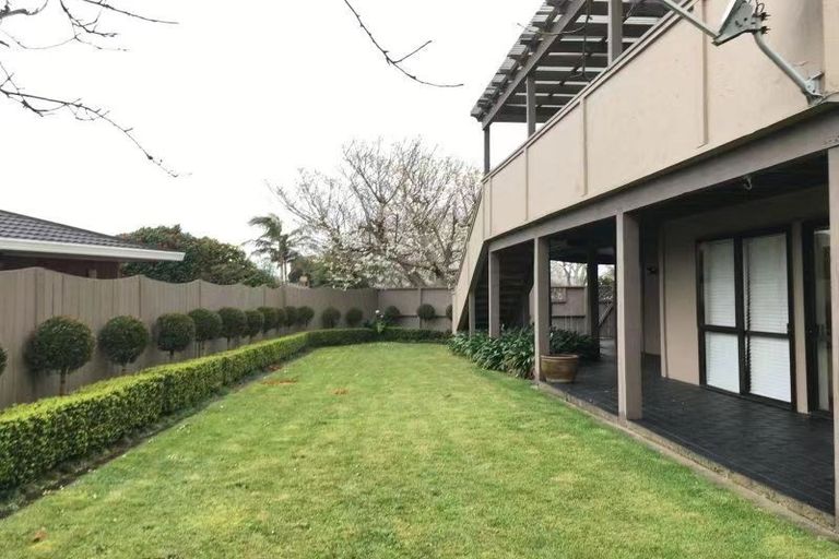 Photo of property in 13 Framalda Place, Conifer Grove, Takanini, 2112