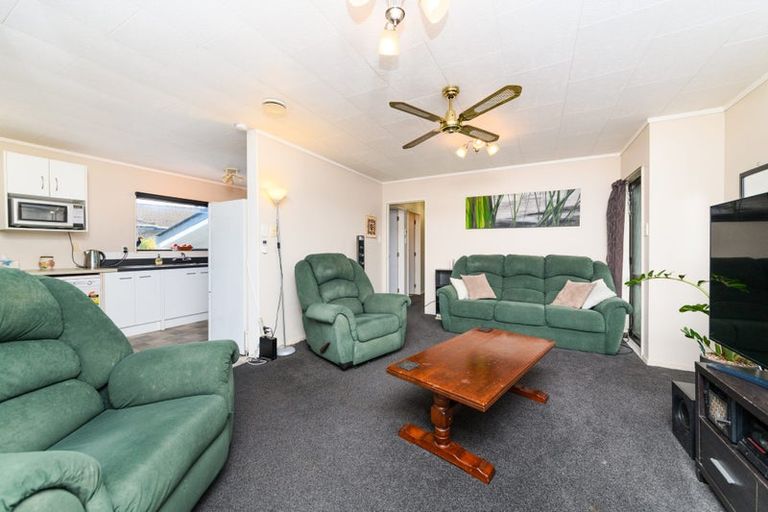 Photo of property in 2 Bevan Place, Cloverlea, Palmerston North, 4412