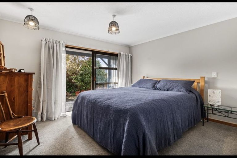 Photo of property in 2/43a Main Road, Redcliffs, Christchurch, 8081