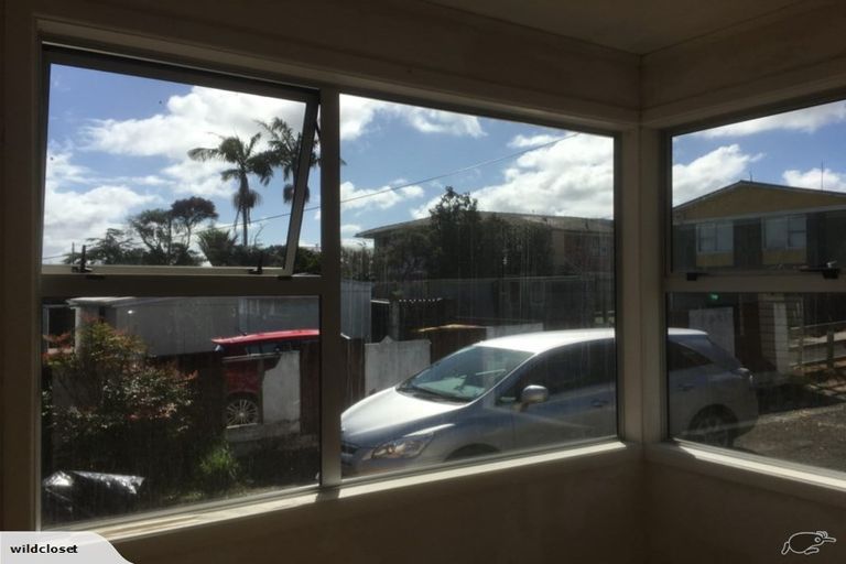 Photo of property in 92 Te Atatu Road, Te Atatu South, Auckland, 0610