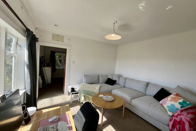 Photo of property in 94 Sutherland Road, Melrose, Wellington, 6023