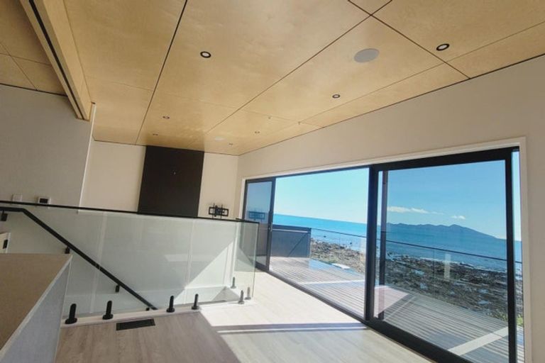 Photo of property in 32 Ocean Parade, Pukerua Bay, 5026