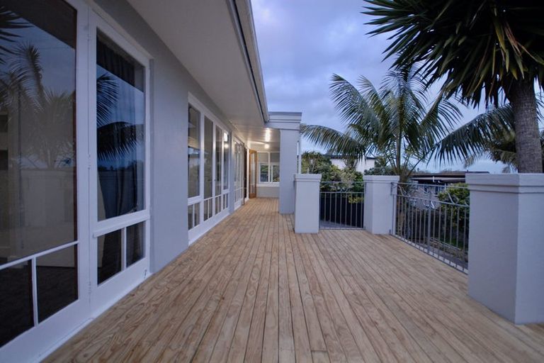 Photo of property in 2/13 Castor Bay Road, Castor Bay, Auckland, 0620
