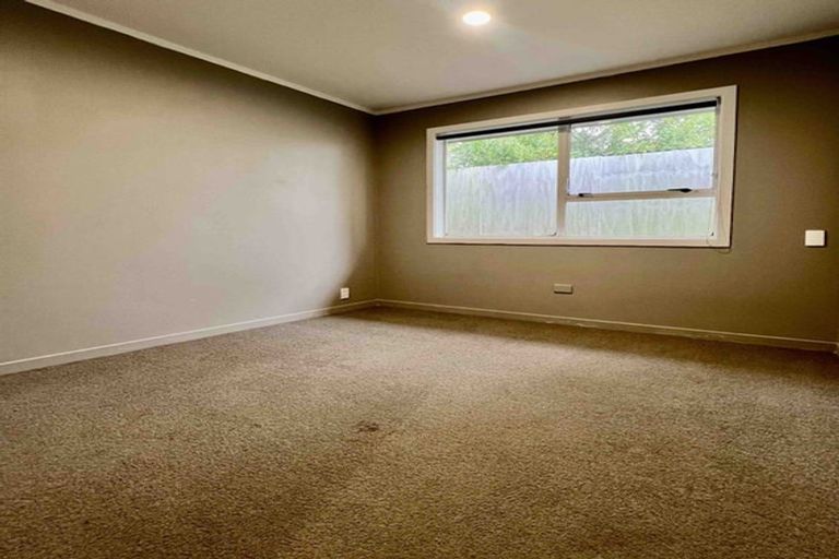 Photo of property in 1 Mirrabooka Avenue, Botany Downs, Auckland, 2010