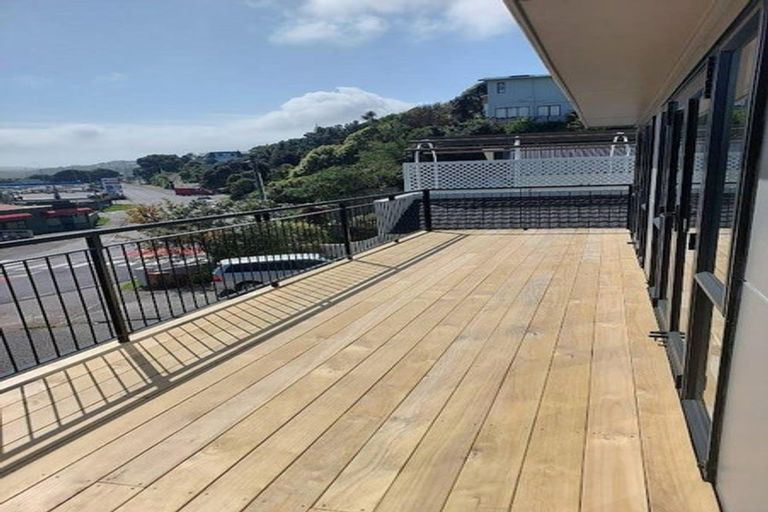 Photo of property in 30a Paremata Crescent, Paremata, Porirua, 5024