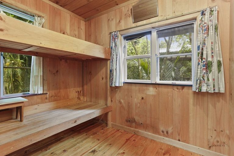 Photo of property in 25 Turanga Road, Henderson Valley, Auckland, 0612