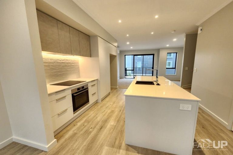 Photo of property in 2/35 Marine Parade, Mount Maunganui, 3116