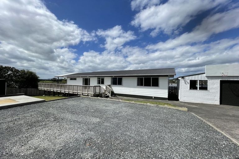 Photo of property in 28 Hueglow Rise, West Harbour, Auckland, 0618