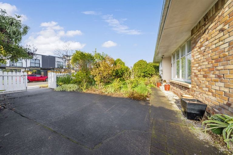 Photo of property in 50 Kervil Avenue, Te Atatu Peninsula, Auckland, 0610