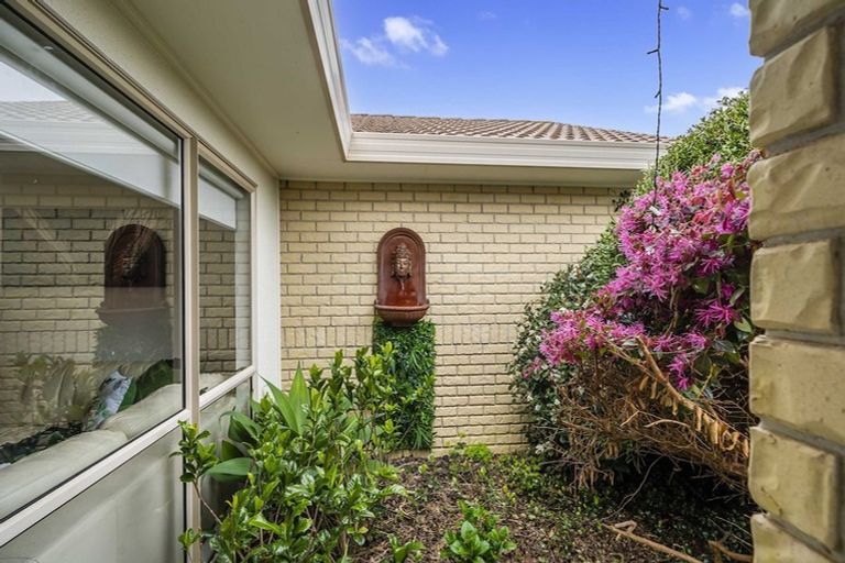 Photo of property in 8 Sheriff Place, Randwick Park, Auckland, 2105