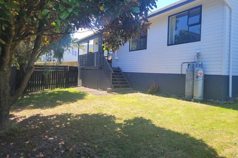 Photo of property in 10 Sombrero View, Ascot Park, Porirua, 5024