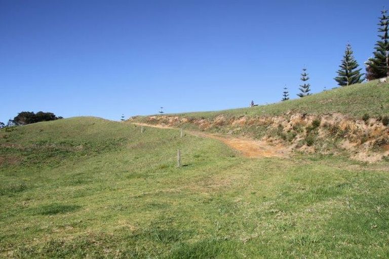 Photo of property in 8 Juniper Road, Sunnynook, Auckland, 0620