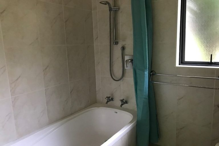 Photo of property in 30b Brunton Place, Glenfield, Auckland, 0629