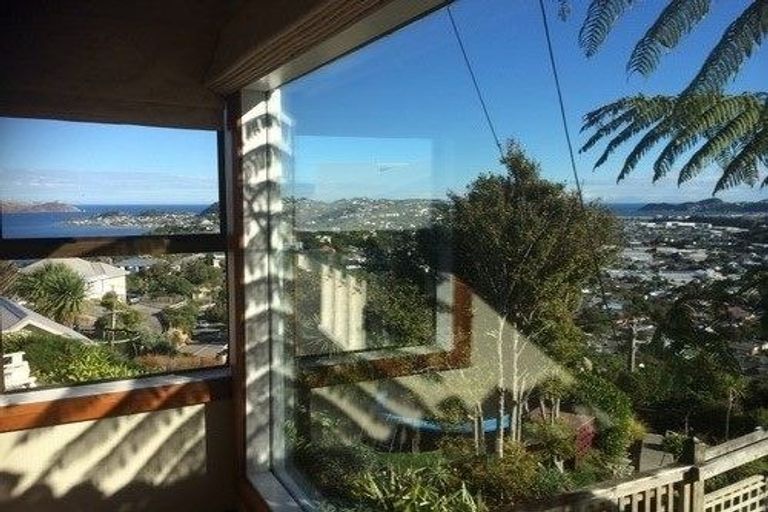 Photo of property in 172 Nevay Road, Karaka Bays, Wellington, 6022