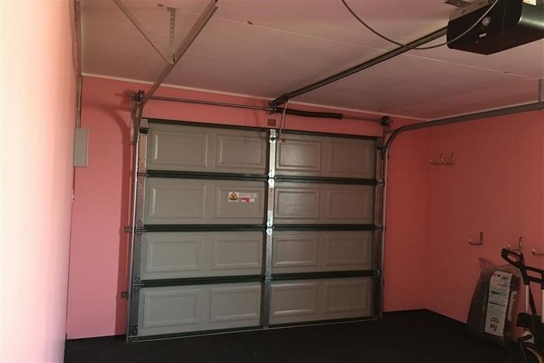 Photo of property in 10 Cumberland Street, Merrilands, New Plymouth, 4312