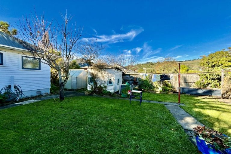 Photo of property in 6 Armstrong Avenue, Saint Martins, Christchurch, 8022
