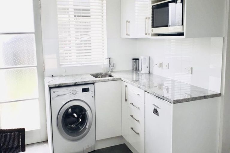 Photo of property in 1/88 East Coast Road, Milford, Auckland, 0620