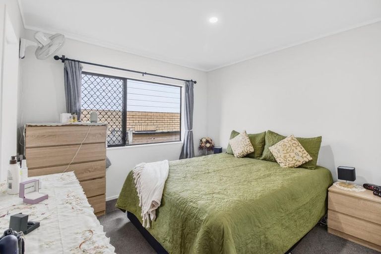 Photo of property in 2/19 Sailfish Drive, West Harbour, Auckland, 0618